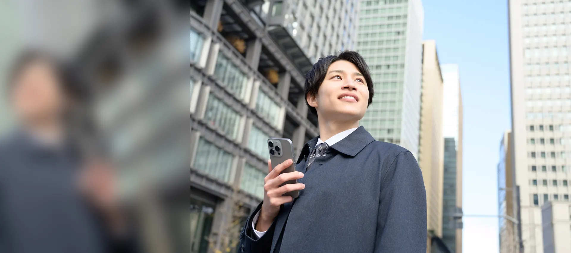 都市部でキャリアシフトを実現したビジネス職の男性